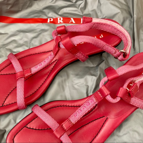 Fun & Edgy Vintage Prada Fuchsia Kitten Heel Sandals - Picture 11 of 15